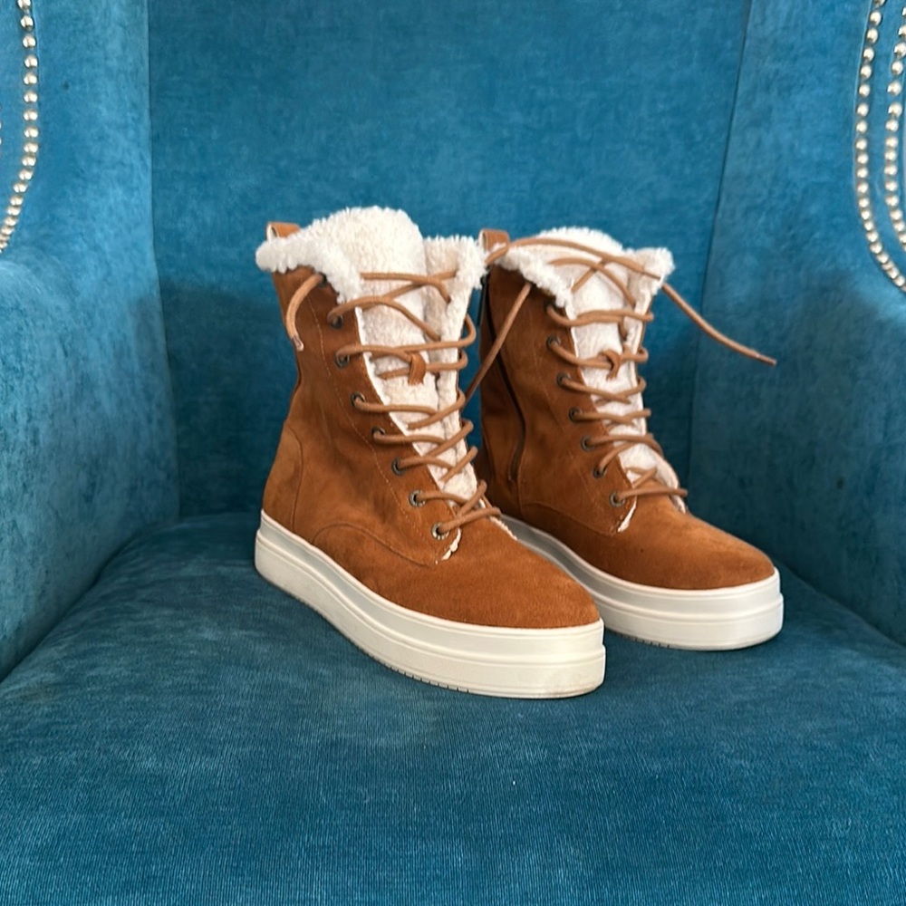 Cozy Brown Suede Boots with White Fur Lining